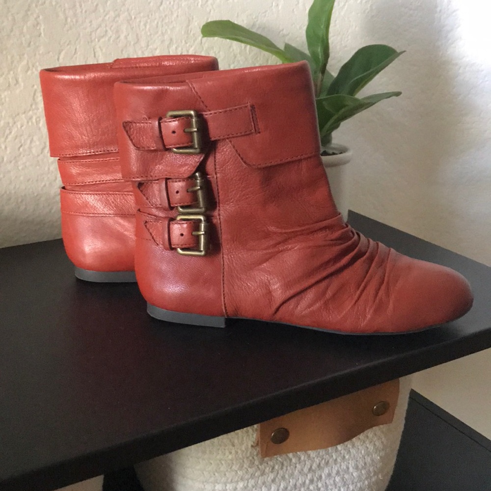 GB Adorable red booties NWOT